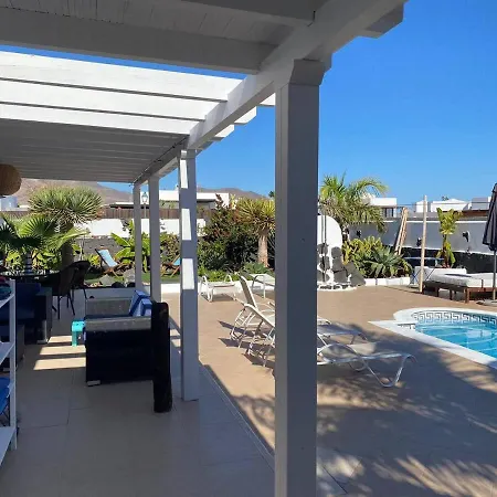 Queen Papagayo Vetusta