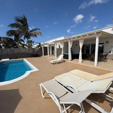 Queen Papagayo Vetusta Villa