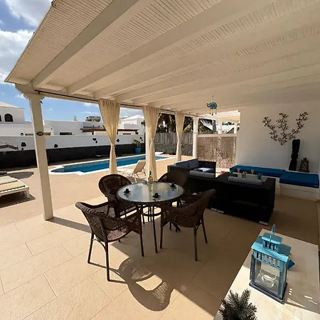 Queen Papagayo Vetusta Villa