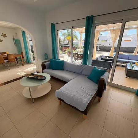 Queen Papagayo Vetusta Villa