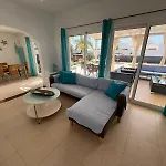 Queen Papagayo Vetusta Vila