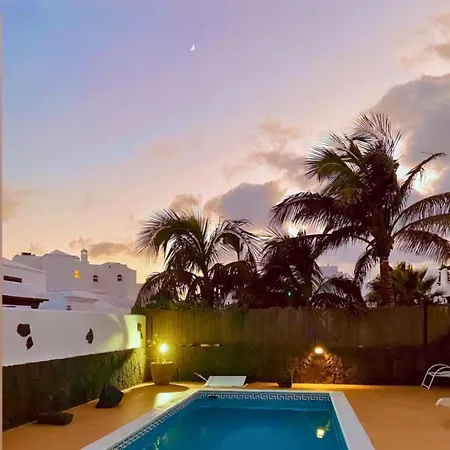 Queen Papagayo Vetusta فيلة بلايا بلانكا