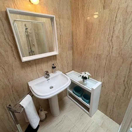 فيلة Queen Papagayo Vetusta