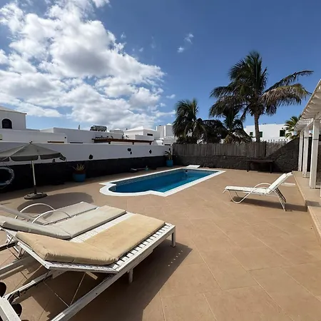 Queen Papagayo Vetusta بلايا بلانكا