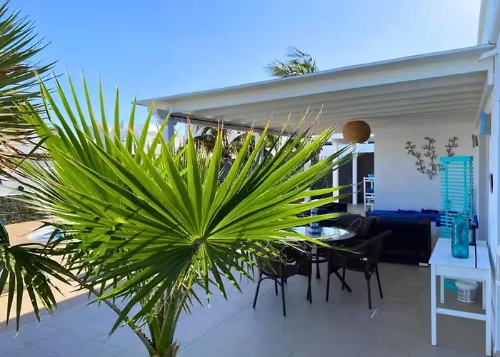 Queen Papagayo Vetusta