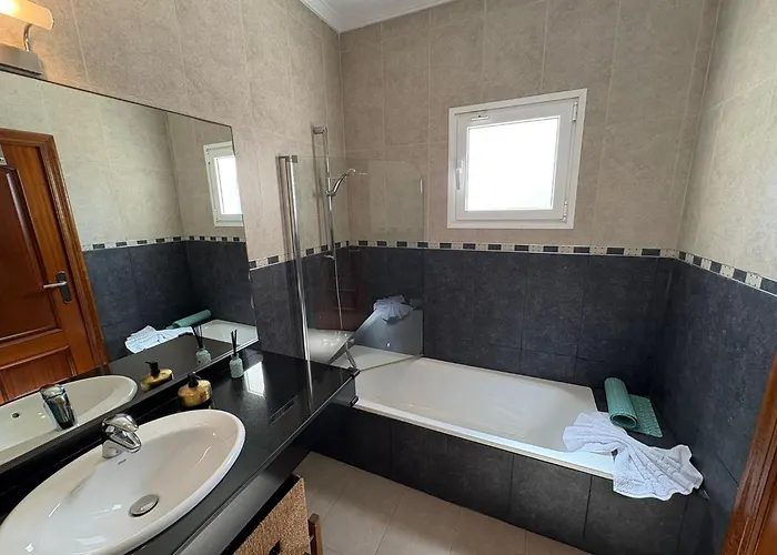 Queen Papagayo Vetusta * פלאיה בלנקה